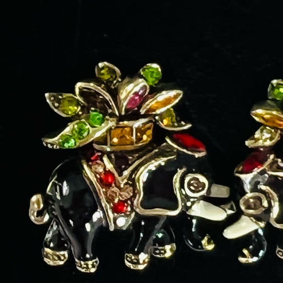 Heidi Daus CLIP 🆕”Happy Flowerphant” Elephant Crystal & Enamel Floral earrings - Picture 4 of 7